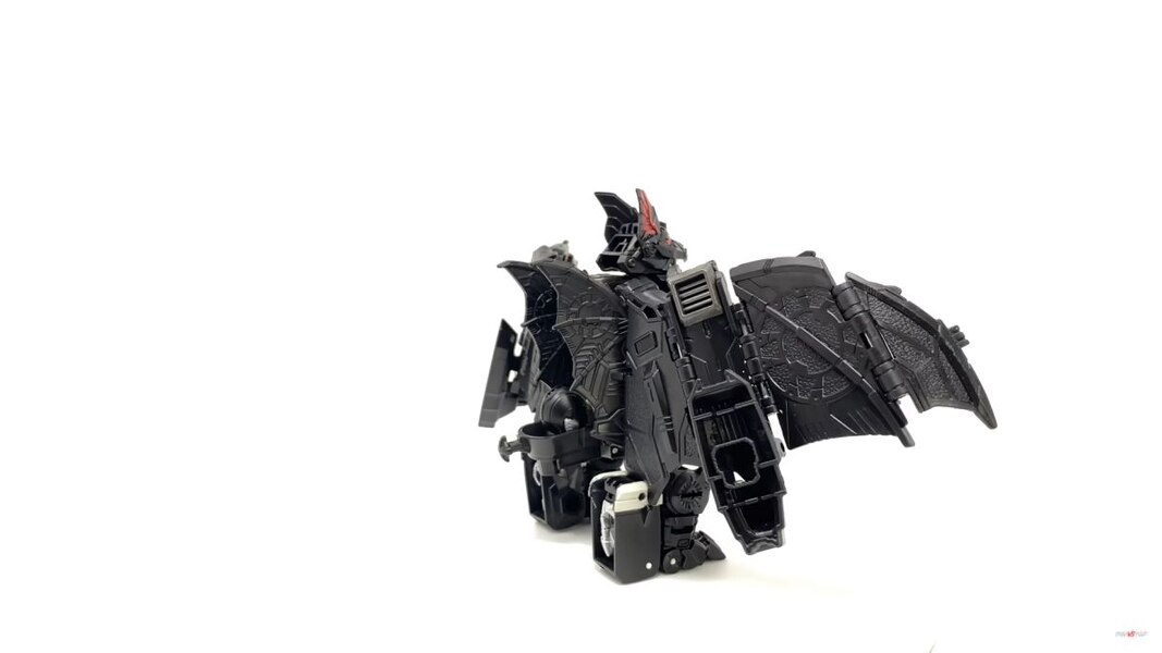 Transformers X Dracula Universal Monsters Draculus In Hand  (36 of 42)